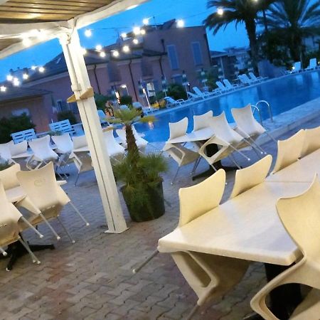 Bike And Breakfast Apartments Pietra Ligure Buitenkant foto