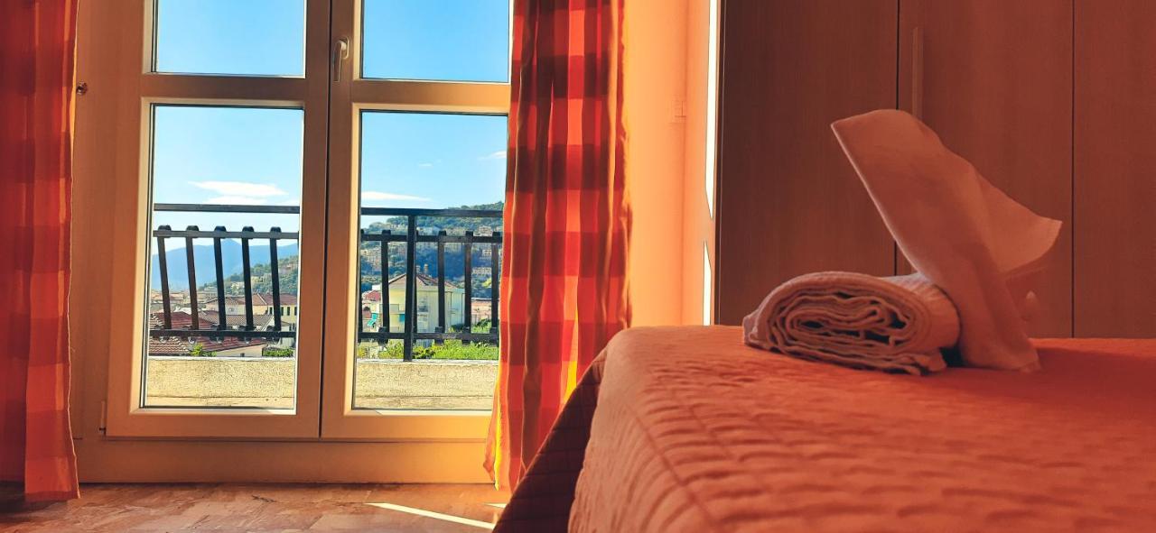 Bike And Breakfast Apartments Pietra Ligure Buitenkant foto