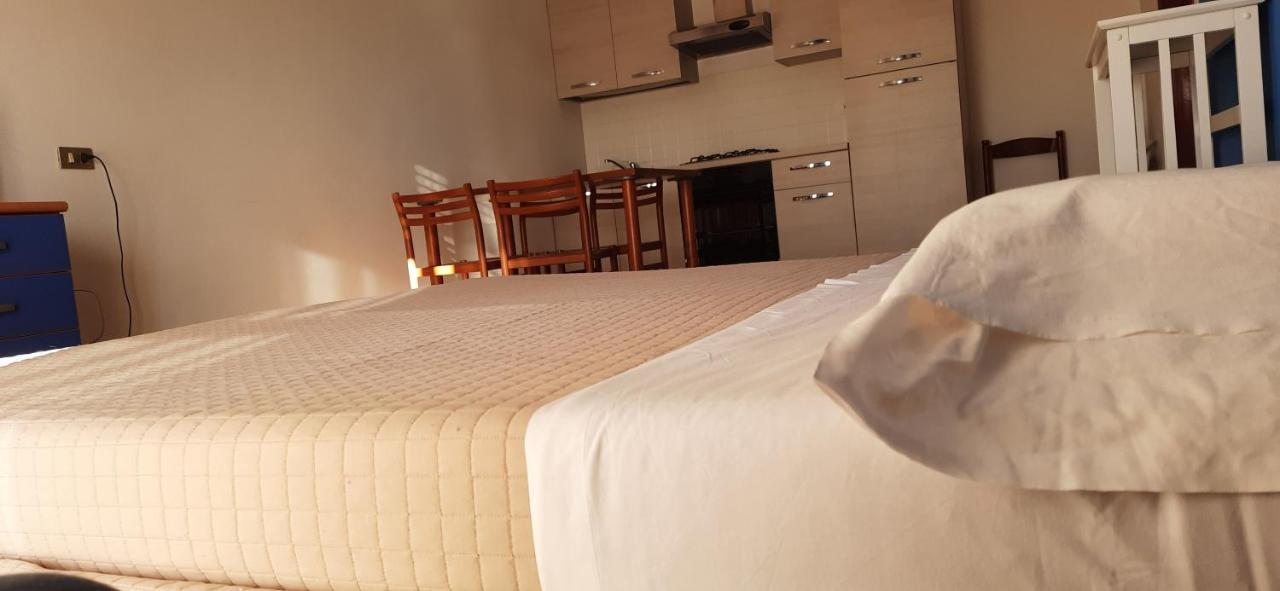 Bike And Breakfast Apartments Pietra Ligure Buitenkant foto