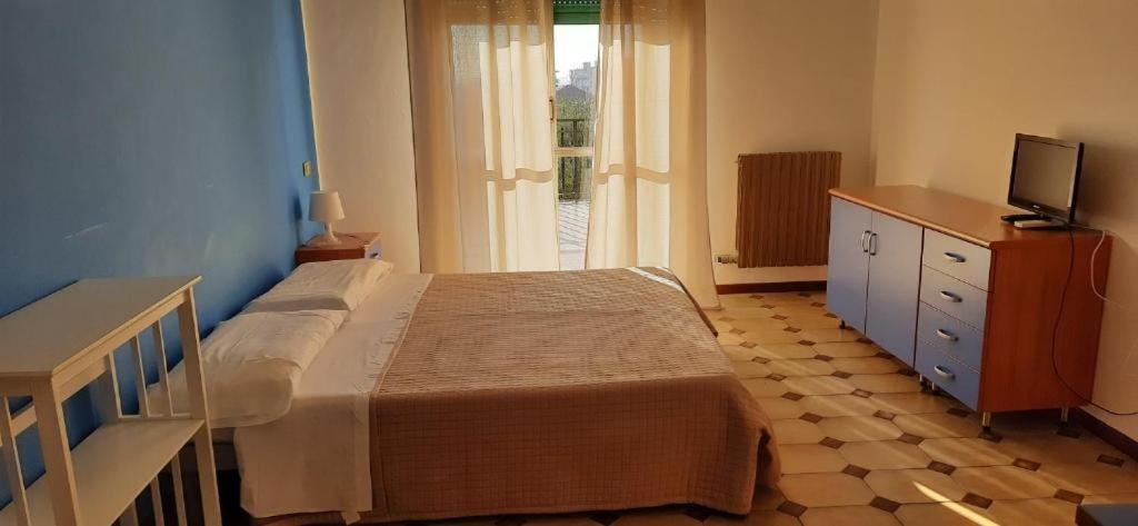 Bike And Breakfast Apartments Pietra Ligure Buitenkant foto